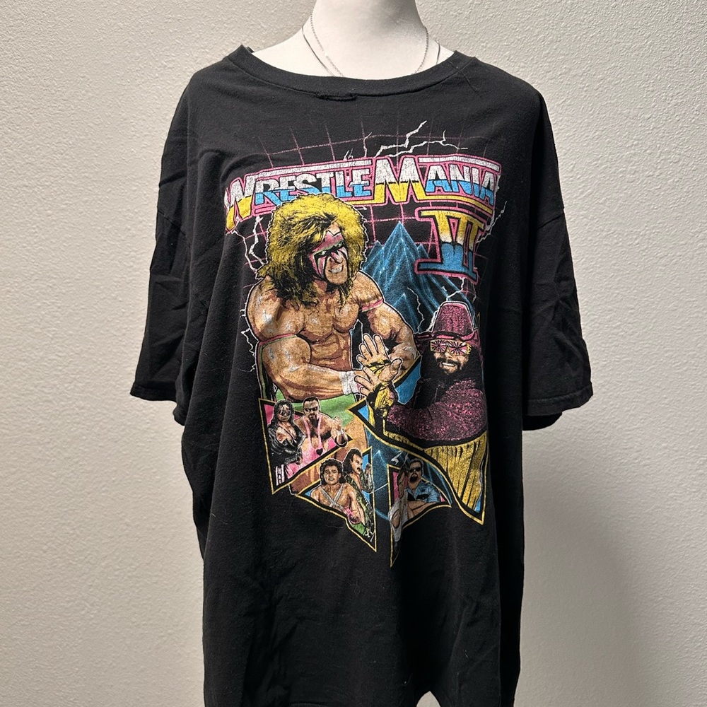Vintage WrestleMania Black Graphic T-Shirt not in a good condition